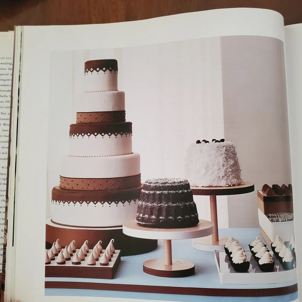 Martha Stewart's Wedding Cakes Hardcover First Edition 2007 Cookbook Guide